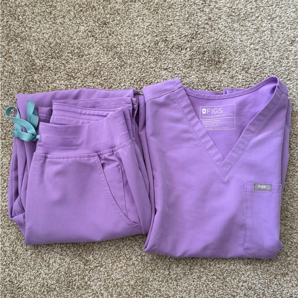 Figs Women's Lavender Scrub Pants and Top